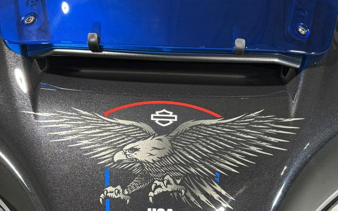 2026 Harley-Davidson® Street Glide® Midnight Ember Chrome Trim