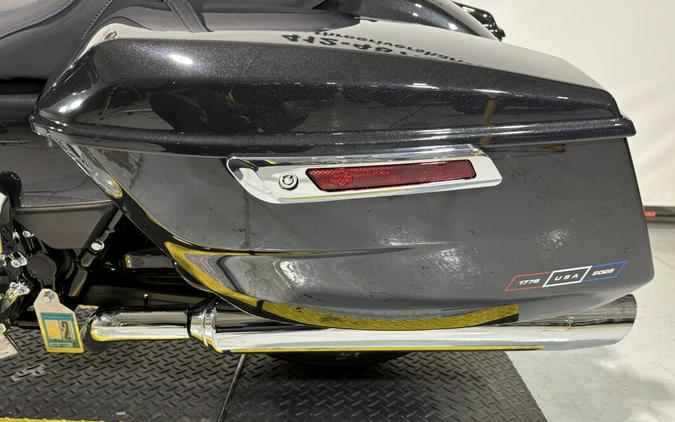 2026 Harley-Davidson® Street Glide® Midnight Ember Chrome Trim