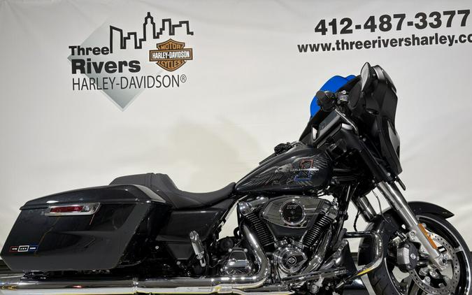 2026 Harley-Davidson® Street Glide® Midnight Ember Chrome Trim