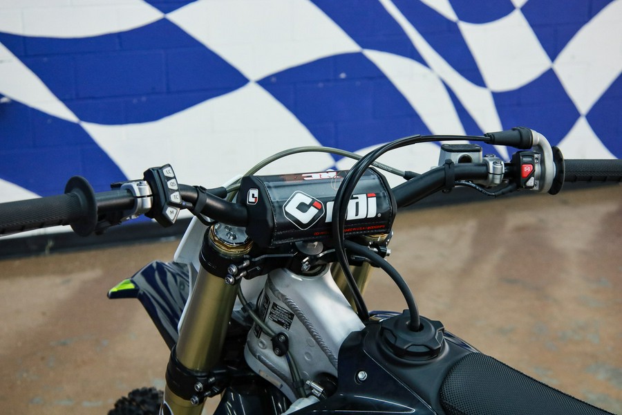 2025 TF450-RC Edition - Triumph