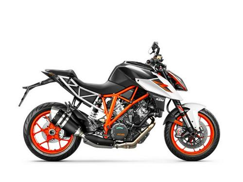 Comparison Ride Review: 2017 Aprilia Tuono V4 1100 vs. 2017 KTM Super Duke 1290 R