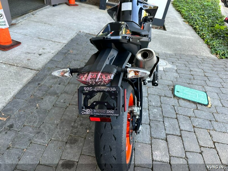 2022 KTM 890 DUKE R
