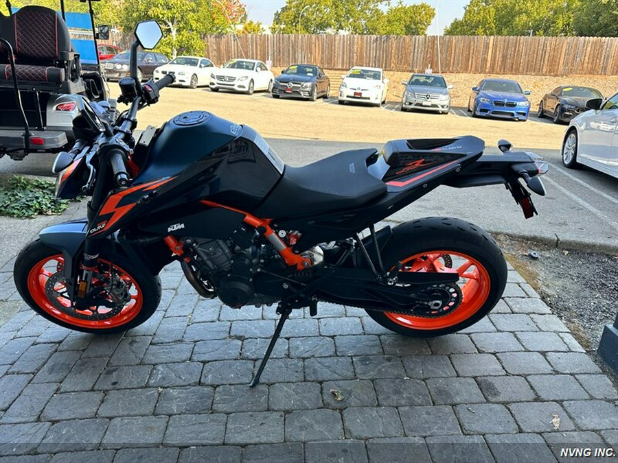 2022 KTM 890 DUKE R