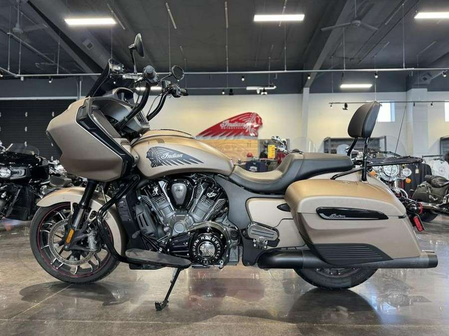 2020 Indian Motorcycle® Challenger Dark Horse Sandstone Smoke