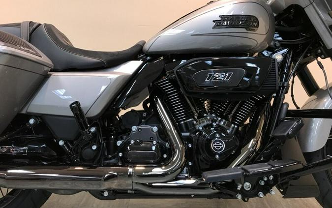 2023 Harley-Davidson CVO™ Street Glide Dark Platinum w/Pinstripe FLHXSE