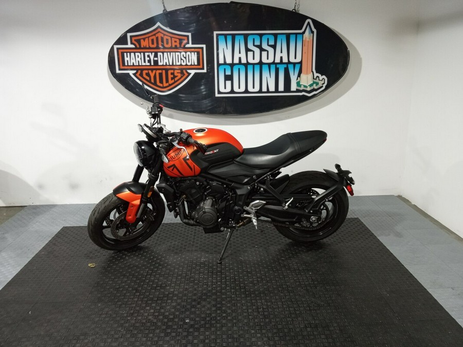 2023 Triumph Trident 660 - Matt Baja Orange / Matt Storm Grey