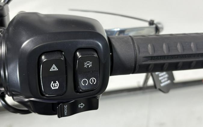 2026 Harley-Davidson® Heritage Classic Purple Abyss Black Cast Wheels