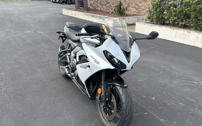 2025 Triumph Daytona 660 Snowdonia WhiteSapphire Black