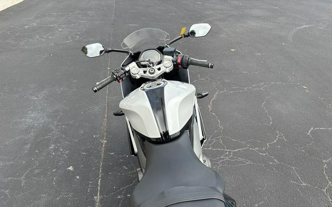 2025 Triumph Daytona 660 Snowdonia WhiteSapphire Black