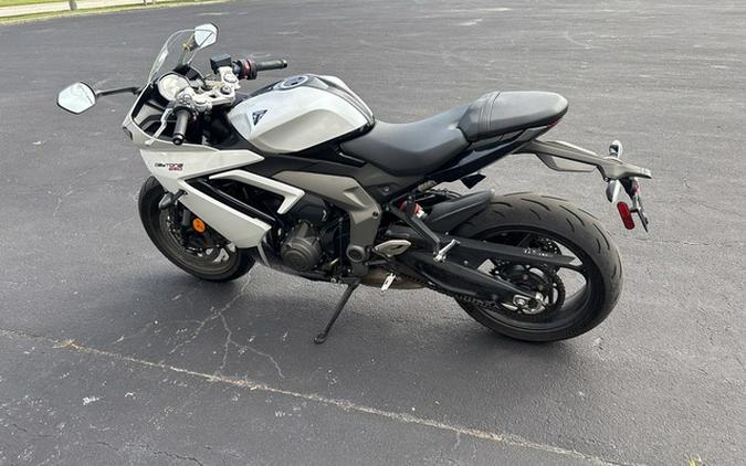 2025 Triumph Daytona 660 Snowdonia WhiteSapphire Black