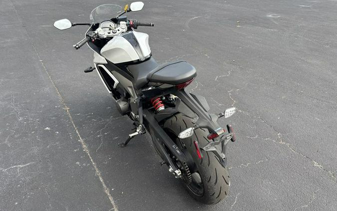 2025 Triumph Daytona 660 Snowdonia WhiteSapphire Black