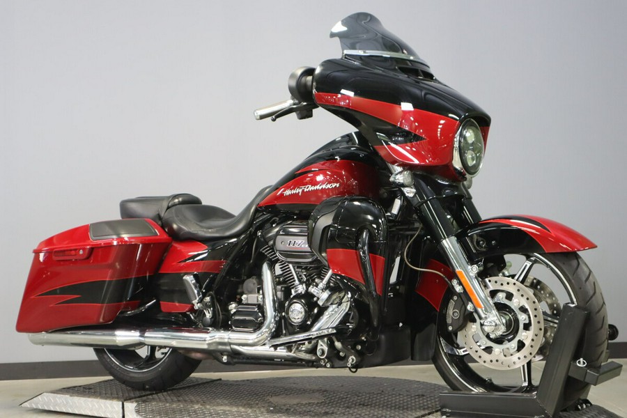 2017 Harley-Davidson Street Glide CVO FLHXSE