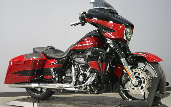 2017 Harley-Davidson Street Glide CVO FLHXSE