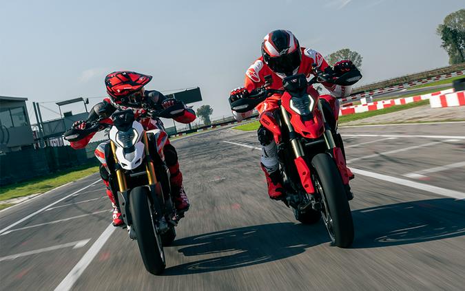 2026 Ducati Hyper Motard V2 Ducati Red - 7608