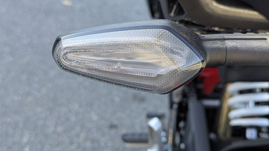 2025 BMW G 310 R Style Passion