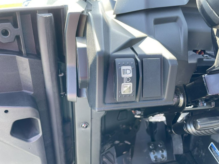 2025 Can-Am COMMANDER DPS 700 - COMPASS GREEN