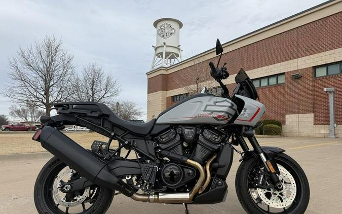 2025 Harley-Davidson® RA1250ST - Pan America® 1250 ST