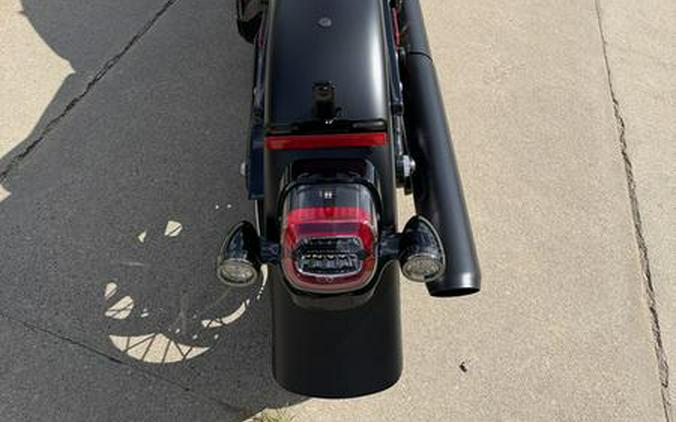 2026 Harley-Davidson® FLHD - Deadwood™