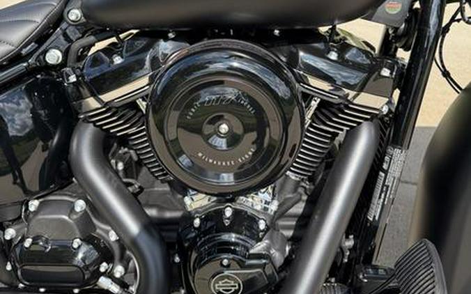 2026 Harley-Davidson® FLHD - Deadwood™