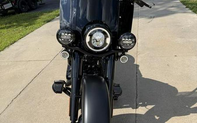 2026 Harley-Davidson® FLHD - Deadwood™