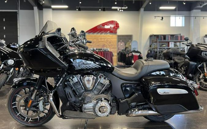 2022 Indian Motorcycle® Challenger® Limited Black Metallic