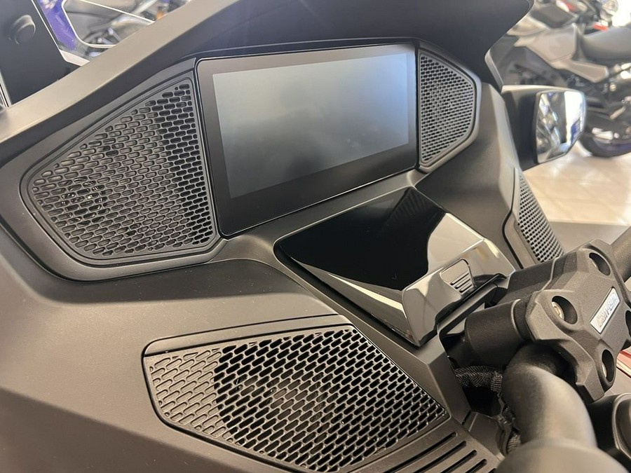 2024 Can-Am® Spyder RT Limited Dark Wheels