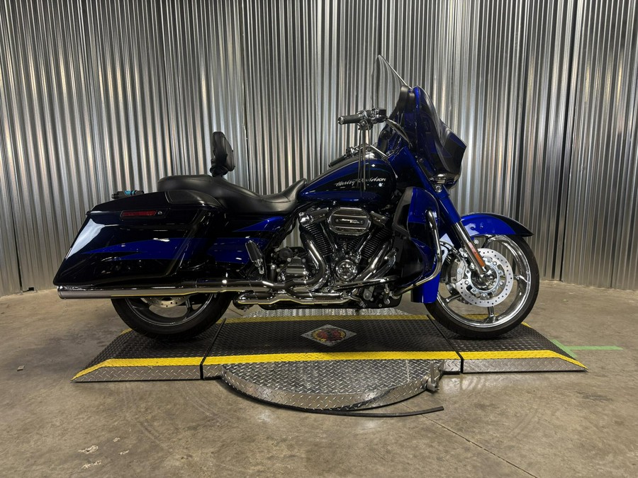 2017 Harley-Davidson CVO Street Glide CDY CBT/IND INK W/PINSTRIPE