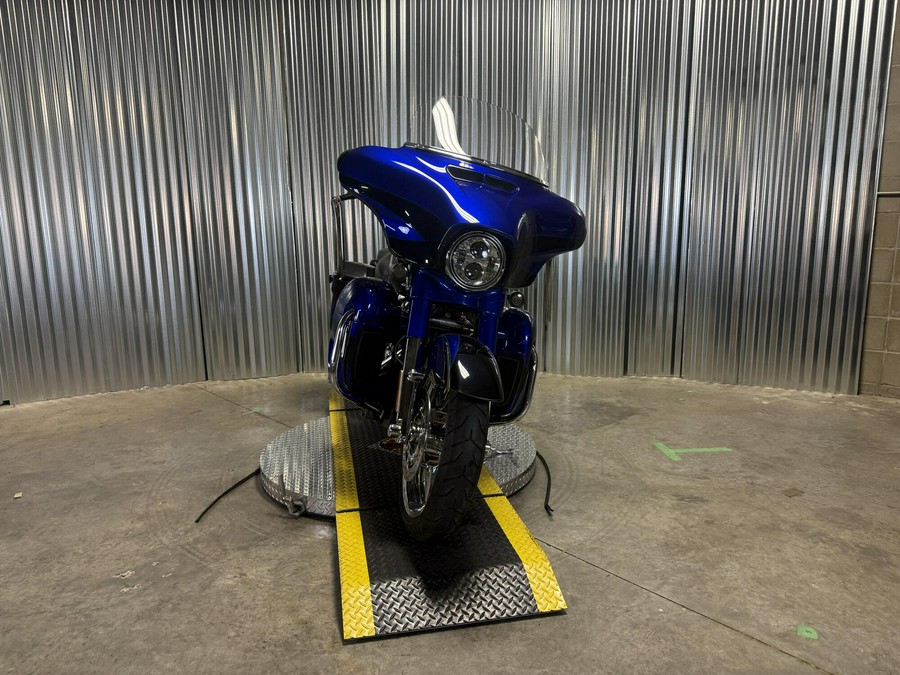 2017 Harley-Davidson CVO Street Glide CDY CBT/IND INK W/PINSTRIPE
