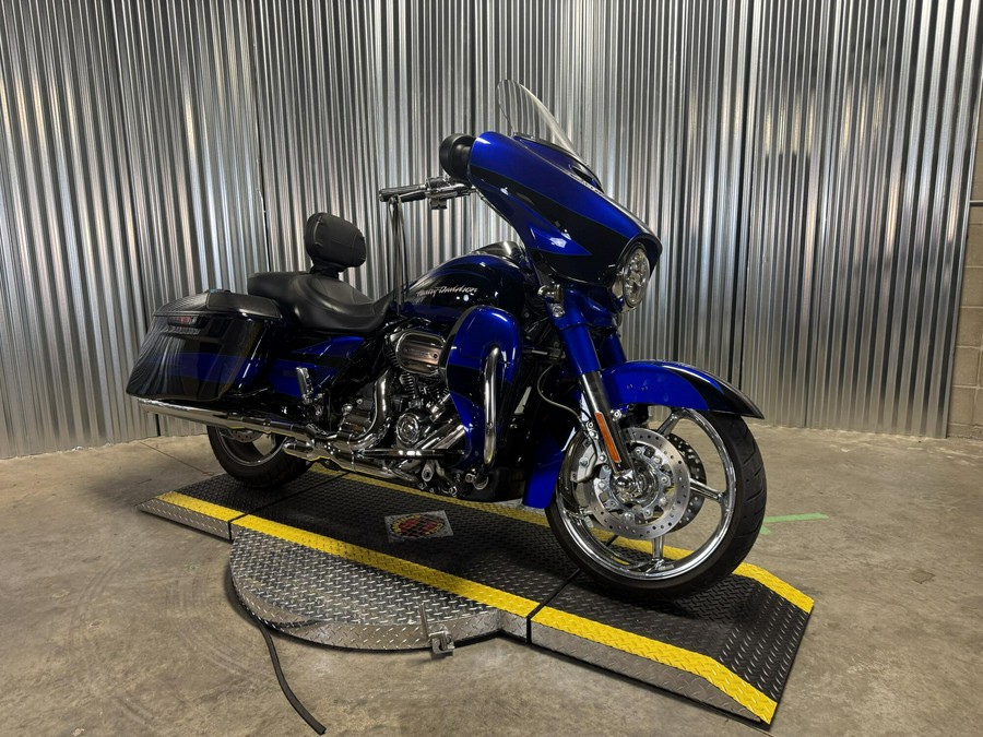 2017 Harley-Davidson CVO Street Glide CDY CBT/IND INK W/PINSTRIPE