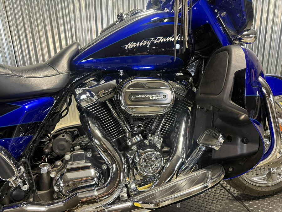 2017 Harley-Davidson CVO Street Glide CDY CBT/IND INK W/PINSTRIPE