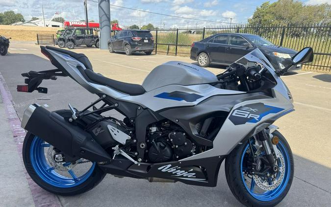 2027 Kawasaki Ninja® ZX™-6R Base