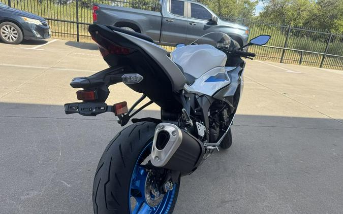 2027 Kawasaki Ninja® ZX™-6R Base