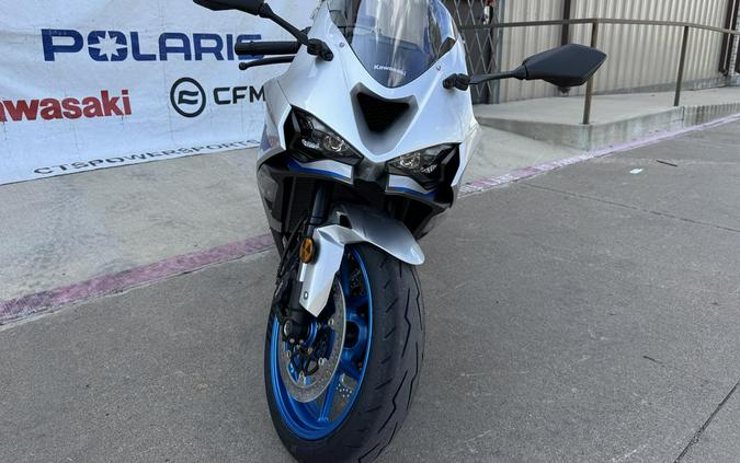 2027 Kawasaki Ninja® ZX™-6R Base