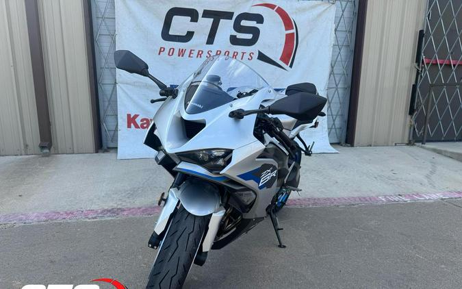2027 Kawasaki Ninja® ZX™-6R Base
