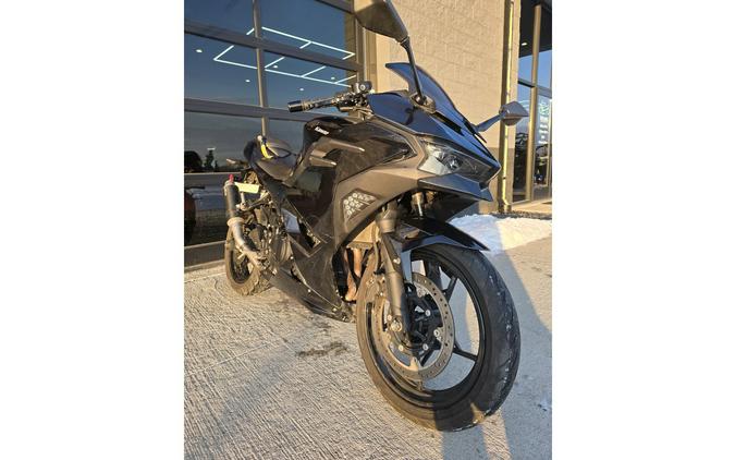 2024 Kawasaki Ninja® 500 Base