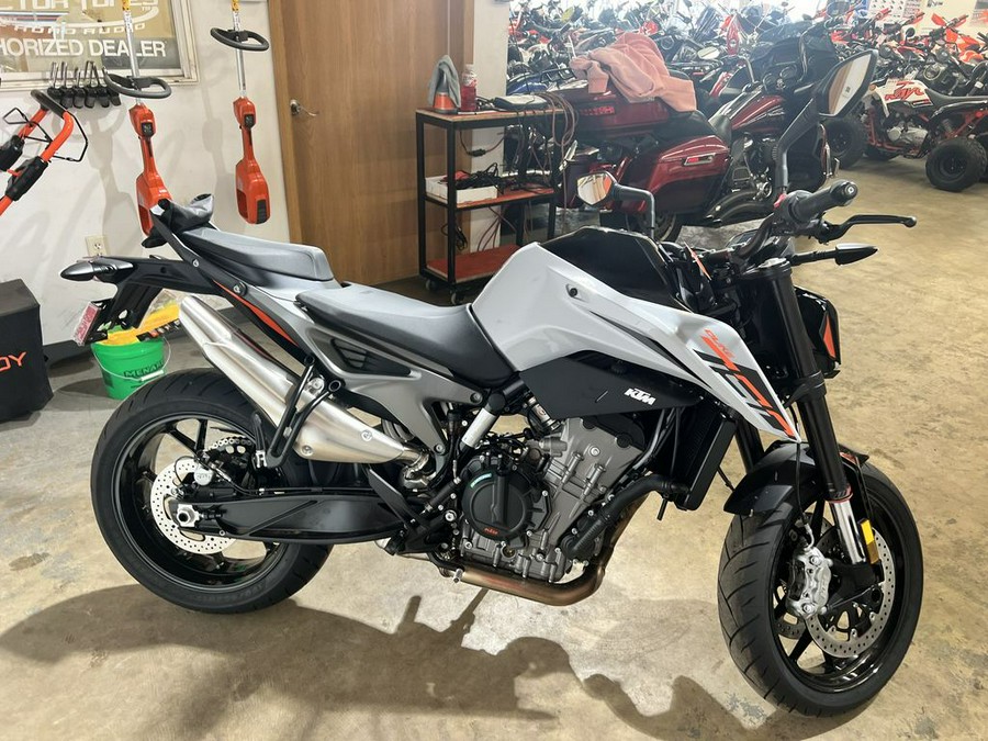 2024 KTM Duke 790