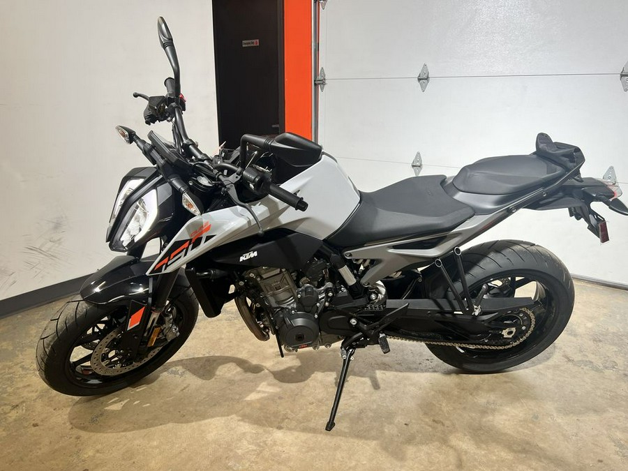 2024 KTM Duke 790