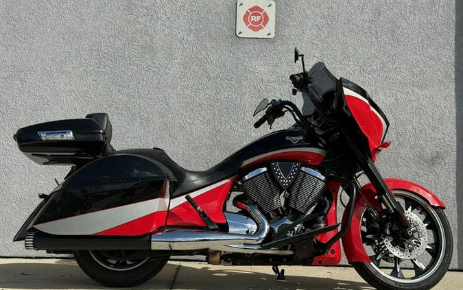 2016 Victory Motorcycles Magnum Black Crystal Over Havasu Red