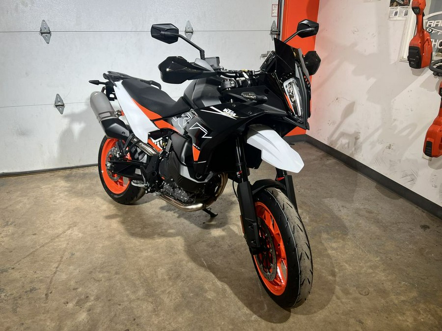 2024 KTM SMT 890