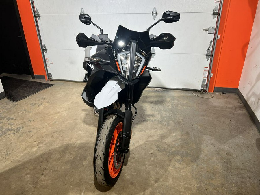 2024 KTM SMT 890