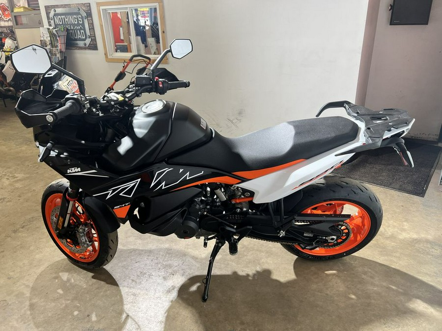 2024 KTM SMT 890