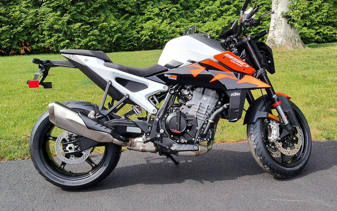 2027 990 DUKE - KTM