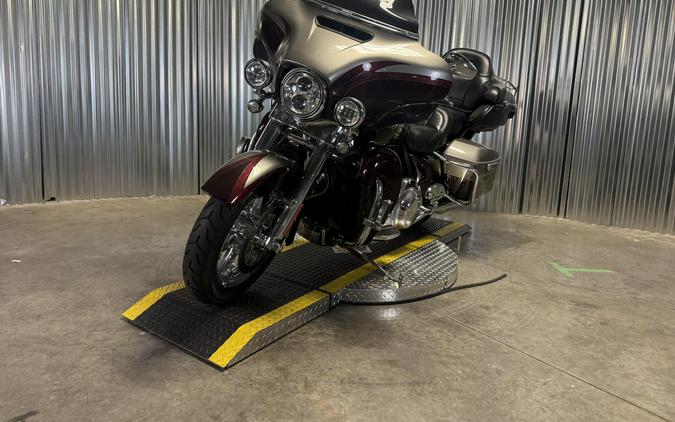 2015 Harley-Davidson CVO Ultra Limited PAL SLVR/MAROON W/ PINSTRIP