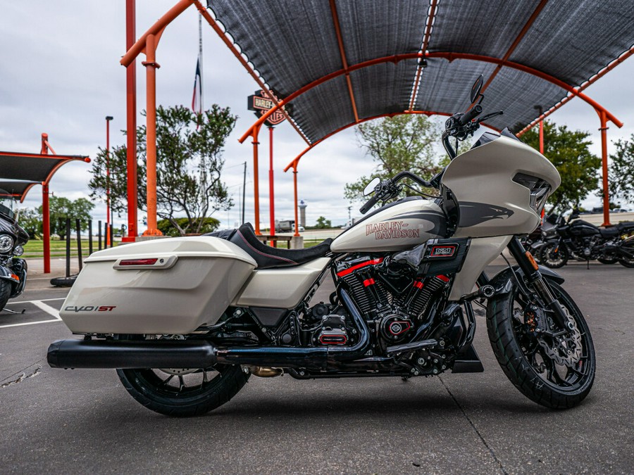 Custom Painted 2024 CVO Road Glide ST