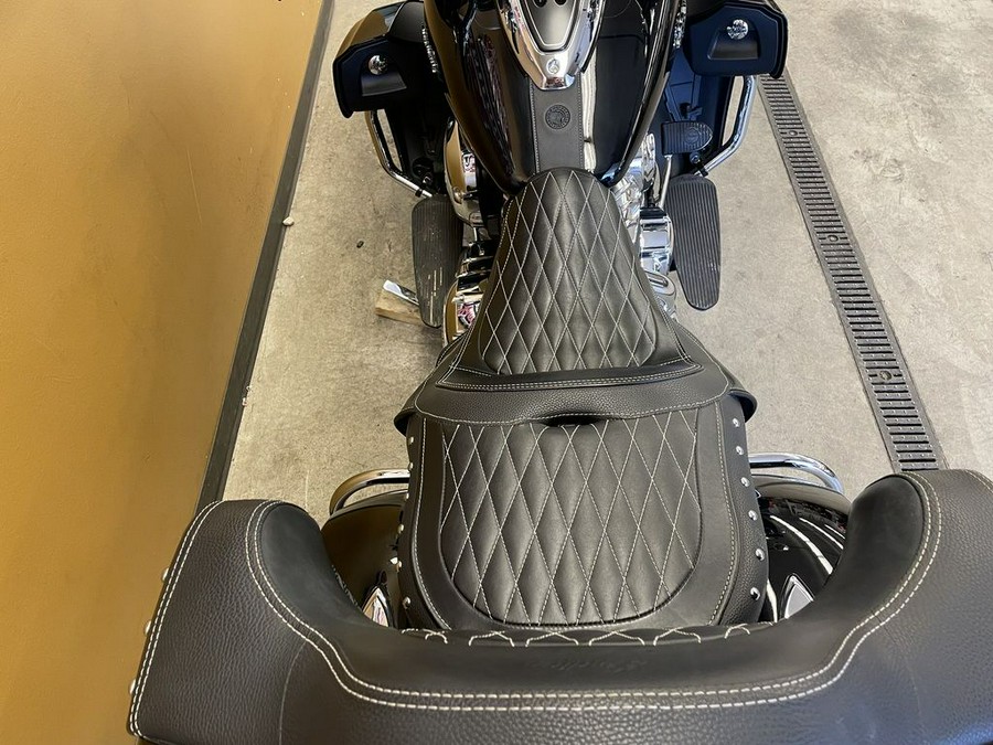 2019 Indian Motorcycle® Roadmaster® Thunder Black