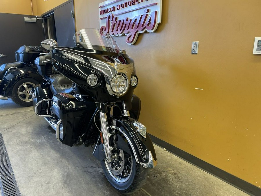 2019 Indian Motorcycle® Roadmaster® Thunder Black