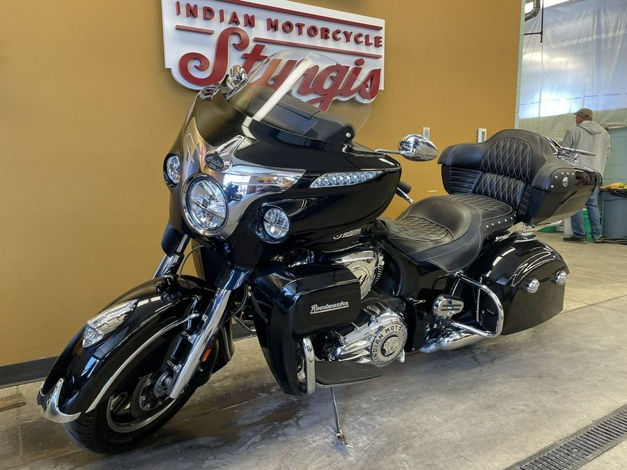 2019 Indian Motorcycle® Roadmaster® Thunder Black