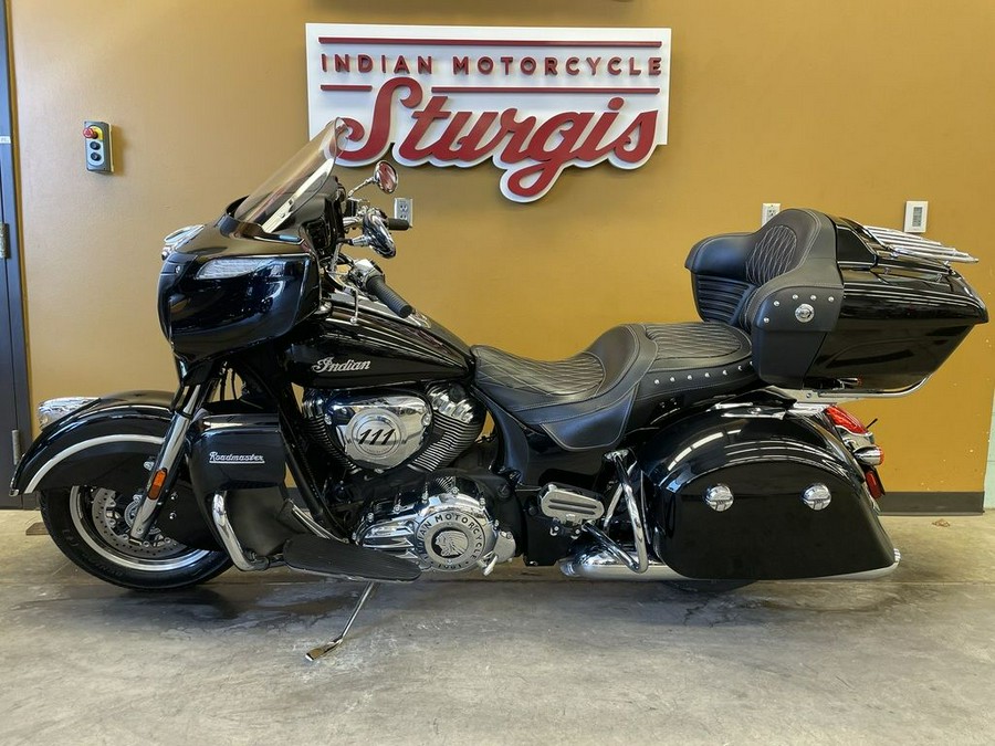 2019 Indian Motorcycle® Roadmaster® Thunder Black