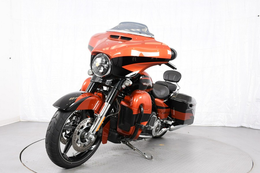 2017 Harley-Davidson® FLHXSE CVO™ Street Glide®