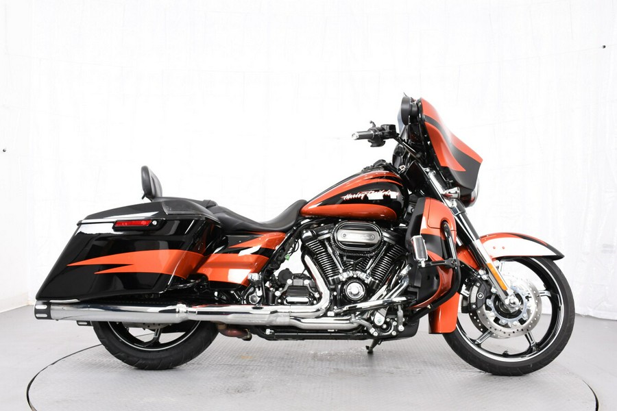 2017 Harley-Davidson® FLHXSE CVO™ Street Glide®